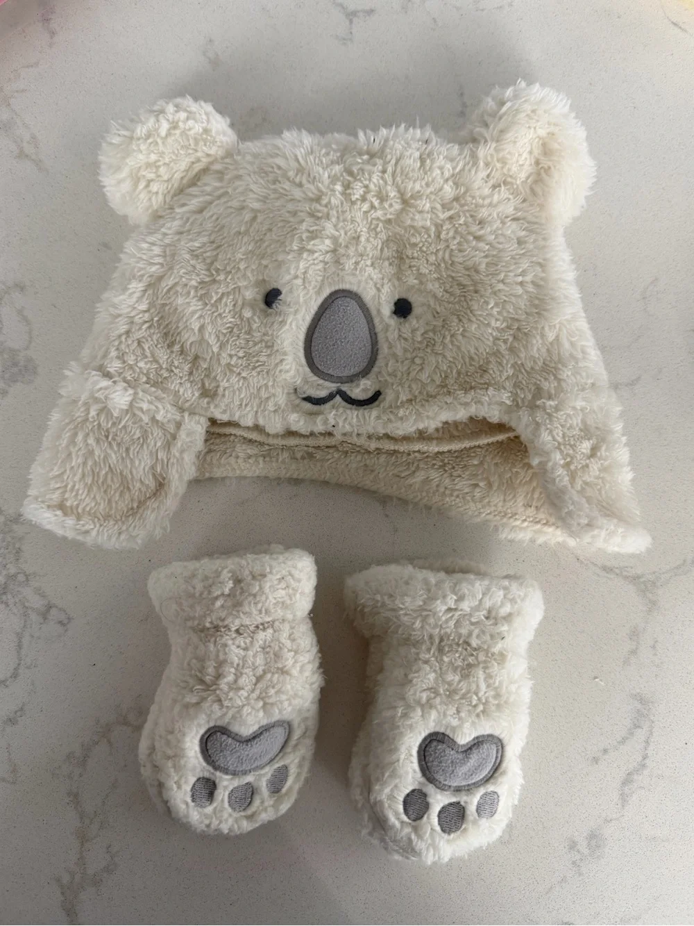 Carter’s bear hat and paw mittens baby size 6-9 months